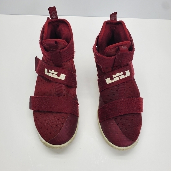 Nike LeBron Soldier 10 Team Burgundy Basketball Size 5Y 6.5 Women Shoes - Picture 2 of 16